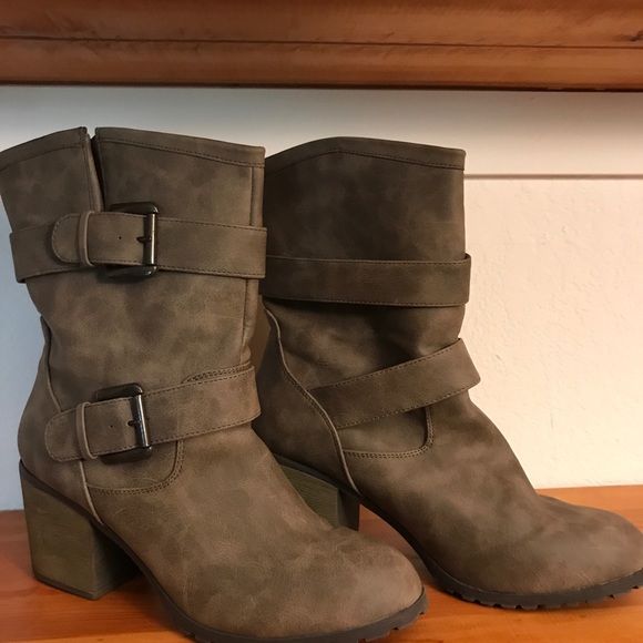 Boots - Picture 2 of 3